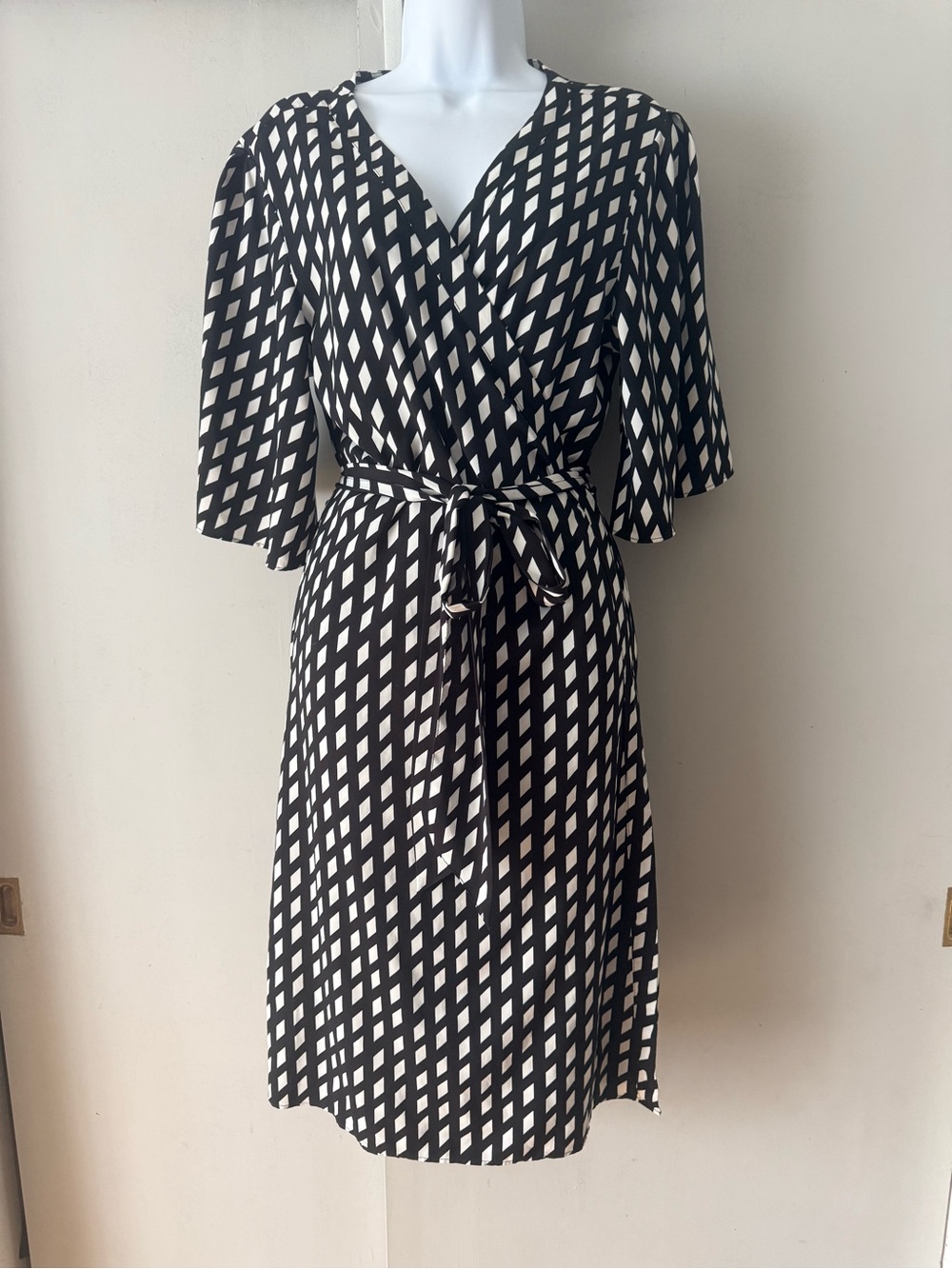Black & White fun Geometric shape Wrap midi Dress - Picture 2 of 2
